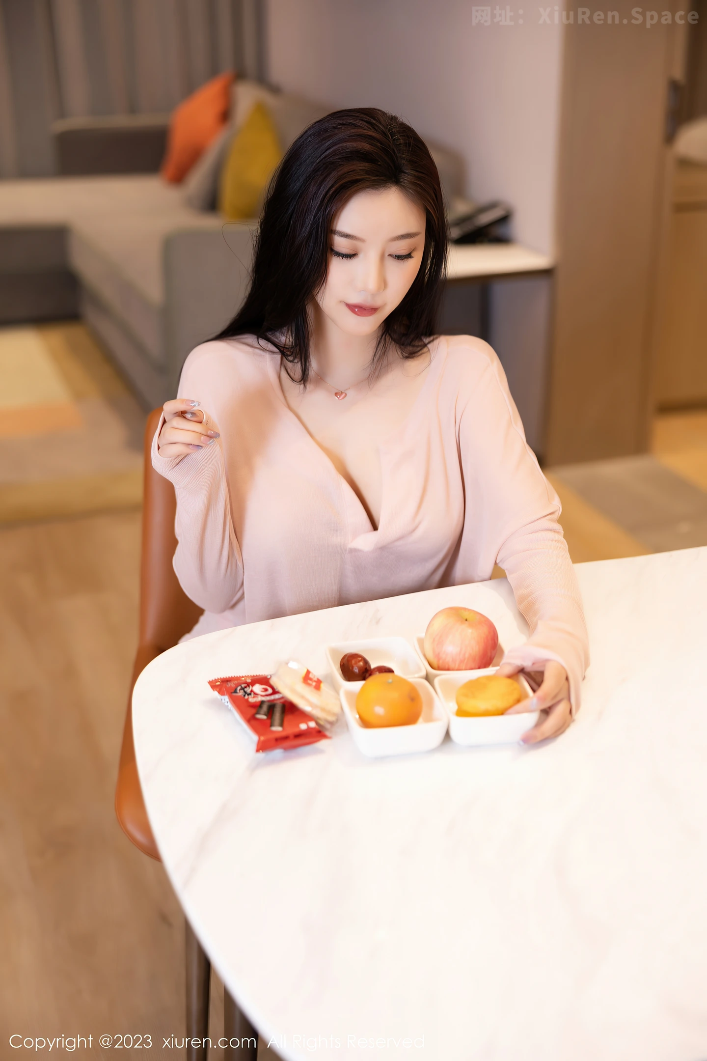 图片[4]-[XiuRen秀人网]2023.05.23 VOL.6788 杨晨晨Yome 粉色透视T恤加黑丝美腿与透视情趣睡衣性感私房写真集-秀人网官方网站